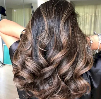 Ladies, Ini Tips Jaga Rambut Berwarna Agar Tetap Sehat