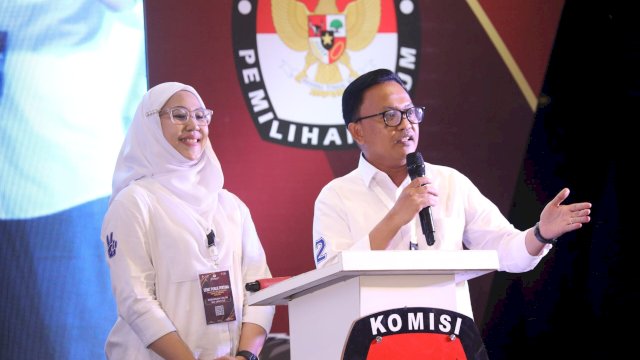 Calon Bupati Bantaeng DR Ilham Azikin dan Nurkanita M Kahfi 