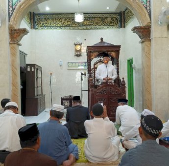 Laksanakan Salat Jumat, Pjs Wali Kota Makassar Ingatkan Netralitas ASN