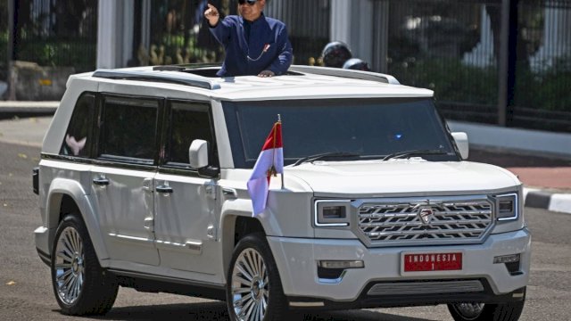 Presiden Prabowo Naik Mobil Maung.(F-INT)