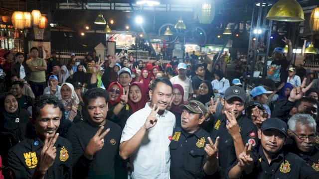 Andi Seto Asapa Bersama Relawan WN 88