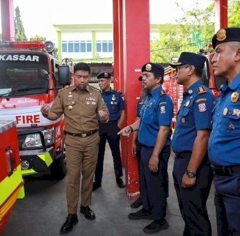 Pjs Wali Kota Makassar Arwin Azis Jadi Pembina Apel Pagi di Dinas Damkar: Tegaskan Pentingnya Kesiapsiagaan