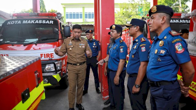 Pjs Wali Kota Makassar Arwin Azis Jadi Pembina Apel Pagi di Dinas Damkar: Tegaskan Pentingnya Kesiapsiagaan