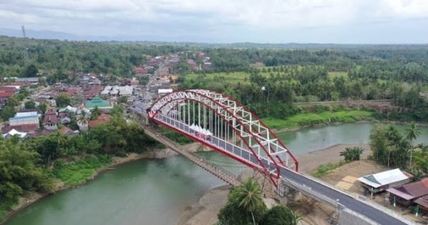 Pembangunan Nyata Andi Sudirman, Jembatan Terpanjang hingga Merintis Jalan Soppeng-Barru