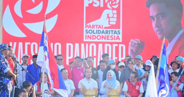 Bersama Fatmawati ke Sidrap, Kaesang Disambut Antusias