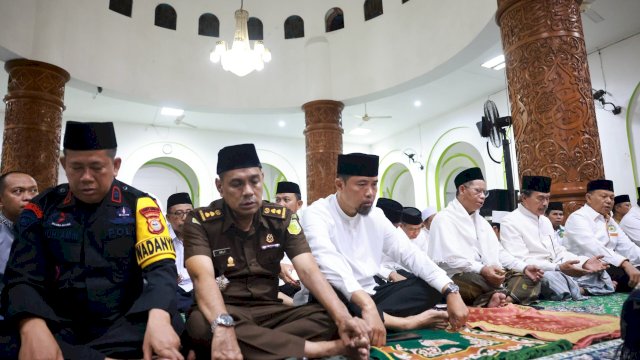 Pjs Wali Kota Arwin Azis Ajak Masyarakat Wujudkan Pilkada Damai di Acara Makassar Bermunajat 2024