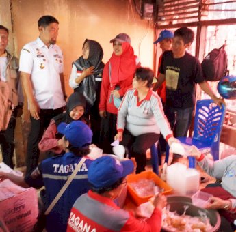 Pjs Wali Kota Arwin Azis Kunjungi Lokasi Kebakaran di Bontoala, Pastikan Bantuan Logistik bagi Warga Terdampak