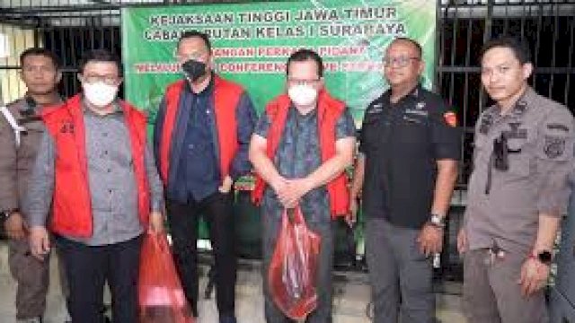 Tampang 3 Hakim PN Surabaya pelaku suap saat ditangkap.