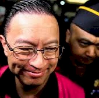 Ekspresi Tom Lembong Langsung Ditahan Kejagung, Tak Banyak Bicara, angguk Angguk hingga Tersenyum