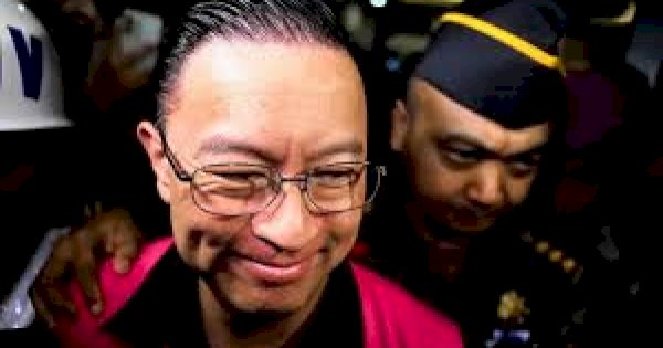 Ekspresi Tom Lembong Langsung Ditahan Kejagung, Tak Banyak Bicara, angguk Angguk hingga Tersenyum