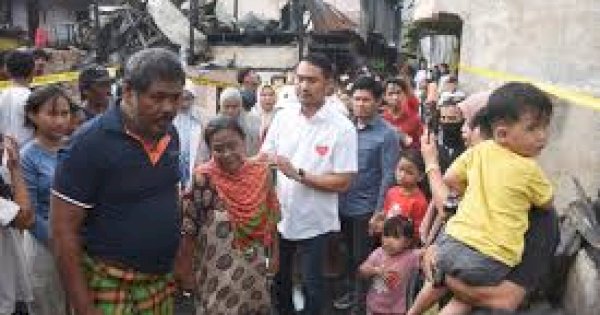 Seto Kunjungi Korban Kebakaran di Kelurahan Gaddong