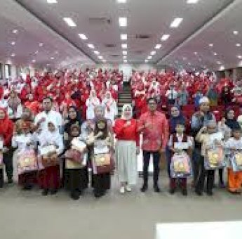 Rayakan Kemerdekaan, DWP Makassar Bantu Pendidikan Anak Satgas Kebersihan Berprestasi