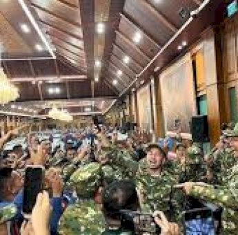 Kabinet Prabowo Joget Bareng Taruna Akmil Magelang Usai Makan Malam