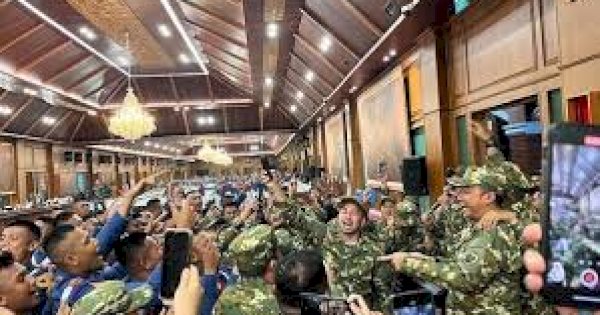 Kabinet Prabowo Joget Bareng Taruna Akmil Magelang Usai Makan Malam