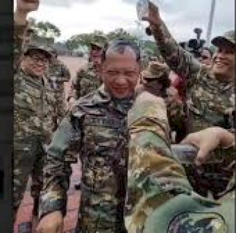 Mendagri Tito Karnavian Disiram Air di Sela-sela Retreat Kabinet Merah Putih di Magelang