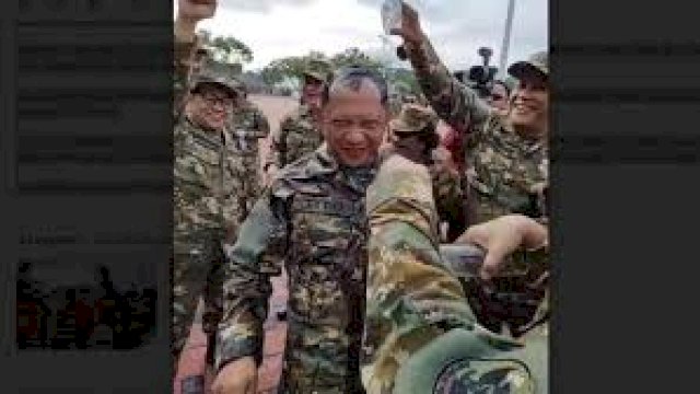Mendagri Tito Karnavian Disiram Air di Sela-sela Retreat Kabinet Merah Putih di Magelang.(F-INT)