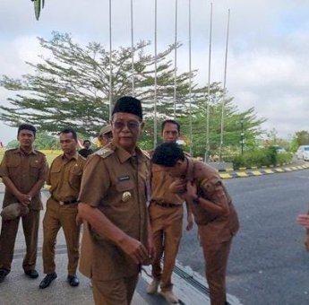 Disebut Hilang, Gubernur Kalsel Sahbirin Noor Tersangka Suap Malah Muncul Pimpin Apel, MAKI: KPK Permalukan Diri Sendiri