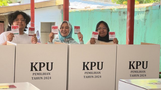 Gunakan hak pilih Fatmawati bersama 2 Anaknya