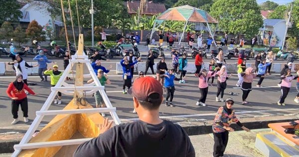 Senam Zumba Bersama Warga, Tasming Hamid Ajak Masyarakat Hidup Sehat