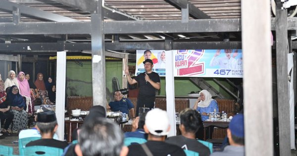 Dari Warkop Hingga Kolong Rumah, RMS Keliling Enrekang Demi Kampanyekan Andalan Hati dan Ucu-Iwan