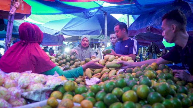 Andi Sudirman Blusukan di Pasar Cekkeng Bulukumba