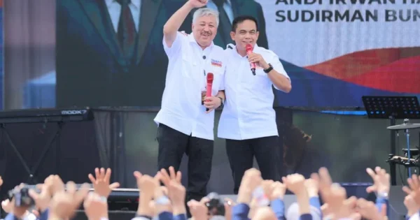 Dihadapan Puluhan Ribu Masyarakat, Irwan-Sudirman Komitmen Perjuangkan Kemajuan Pinrang