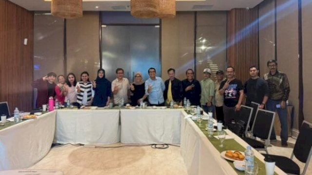 Rocky Gerung Bersama Tim Sehati