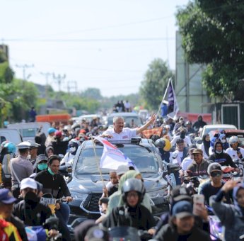 Meski &ldquo;Dihalangi&rdquo; Dua Truk, Puluhan Ribu Masyarakat Pinrang Tetap Setia Kawal Kemenangan Iwan-Sudirman