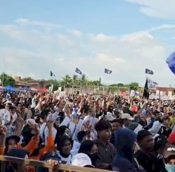 Lapangan Mattiro Deceng Bak Lautan Manusia, Puluhan Ribu Masyarakat Pinrang Hadiri Kampanye Akbar Iwan-Sudirman