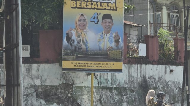 Reklame Ilegal Paslon Cawalkot Dibiarkan Langgar Aturan Pajak.