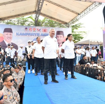 Dihadapan Puluhan Ribu Masyarakat, Irwan-Sudirman Komitmen Perjuangkan Kemajuan Pinrang