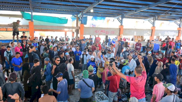 Fatmawati Disambut di TPI Paotere