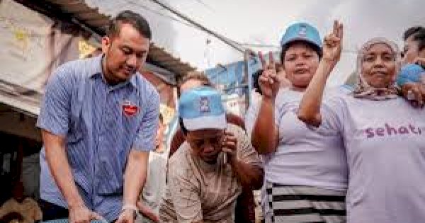 Emak-Emak di Tallo Sorak ‘Oke Gas’ Saat Seto Bagi-Bagi Air Bersih