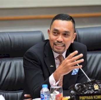 Wakil Ketua Komisi 3 Ahmad Sahroni Minta Kapolda Sulsel Usut Temuan Ribuan Sembako di Bone