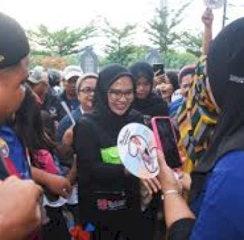 Di Kelurahan Timungan Lompoa, Rezki Lutfi Sapa Masyarakat dari Doo to Door