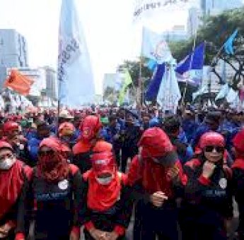 MK Kabulkan Gugatan Kaum Pekerja, 21 Pasal UU Ciptaker Diubah!