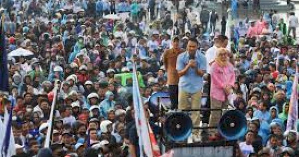 Seto-Rezki di Kampanye Akbar: Terima kasih Atas Kesetiaan Warga Makassar yang Hadir Meski Diguyur Hujan Deras