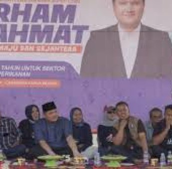 Tokoh Masyarakat Larompong Selatan Ajak Warga Pilih Arham-Rahmat: Pemimpin Muda dan Punya Jaringan Luas