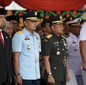 Pjs Wali Kota Makassar Arwin Azis Hadiri Sertijab Komandan Lantamal VI