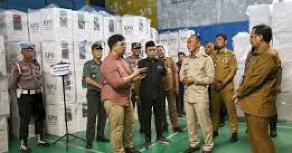 Pjs Wali Kota Makassar Bersama Gubernur Sulsel Tinjau Gudang Logistik KPU, Pastikan Keamanan Pilkada