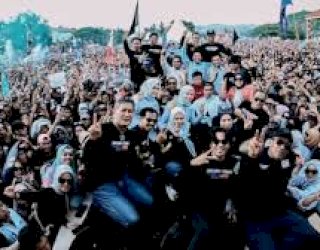 Puluhan Ribu Masyarakat Enrekang &ldquo;Banjiri&rdquo; Kampanye Akbar, Ucu-Iwan: Akan Kita Capai Kemenangan yang Lahir dari Hati Nurani
