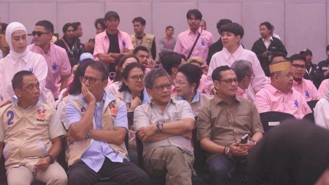 Rocky Gerung Hadiri Langsung Debat Kedua Pilwalkot Makassar.
