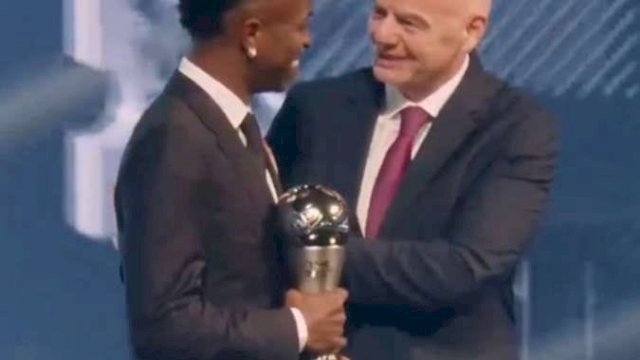 Vinicius Junior Raih Gelar Pemain Terbaik FIFA 2024, Kalahkan Rodri dan Bellingham