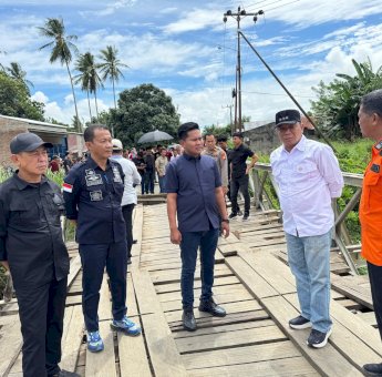 Ketua DPRD Takyuddin Bareng Abd Rahman Bareng Pj Bupati Tinjau Pos Pengamanan Nataru-Infrastruktur Rusak