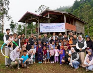 Kalla Translog Gelar Kegiatan CSR Mengajar-Berbagi di Desa Babangen Bantaeng