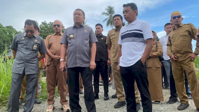 Bupati Sidrap Terpilih H. Syaharuddin Alrif Tindaklanjuti Perbaikan Jembatan Bulucenrana.