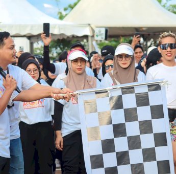 Tasming Hamid Lepas Ratusan Peserta Jalan Sehat Color Run di Taman Mattirotasi