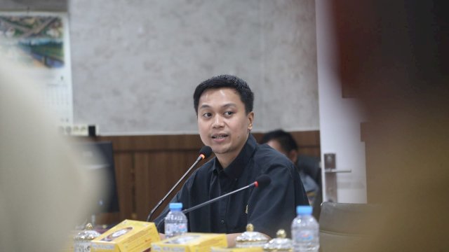 Anggota Komisi D DPRD Makassar dari Fraksi NasDem Odhika Cakra Satriawan saat Monev dengan OPD.