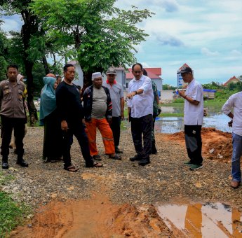 Reses DPRD Sulsel : Politisi Nasdem Doktor Mahmud Turun Langsung Melihat Kondisi Infrastruktur Jalan dan Drainase