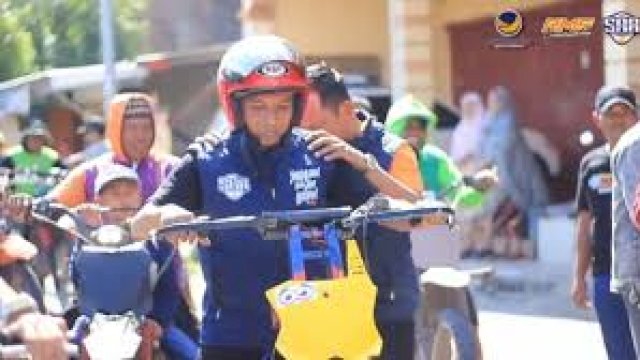 Bakal Calon Bupati Sidrap, Syaharuddin Alrif Memakai Motor Taxi dikawal Ratusan Pawai Kendaraan Menuju Kantor PPP dan Perindo Sulsel.